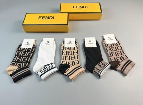 طقم جوارب FENDI - كشخاتي