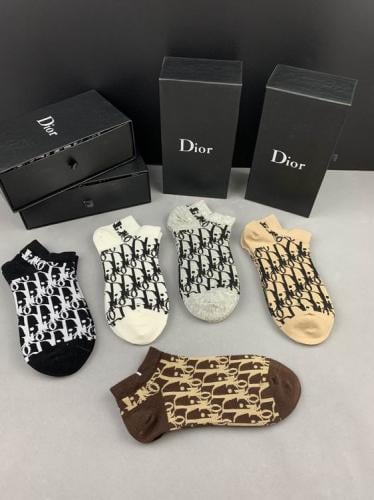 طقم جوارب DIOR - كشخاتي