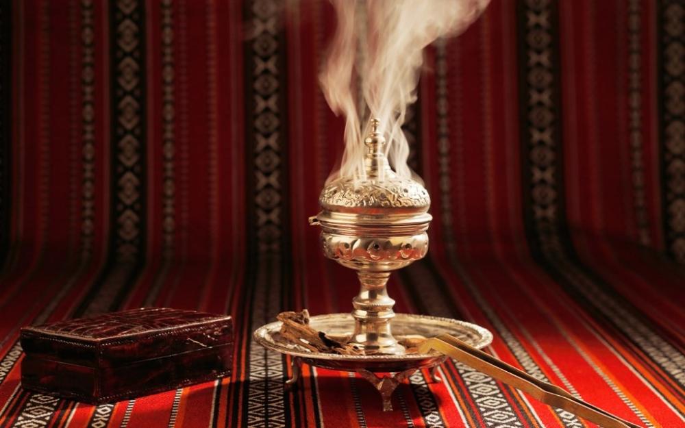 عبير يدوم مع بخور عود معمول يفوح بريحة أصيلة