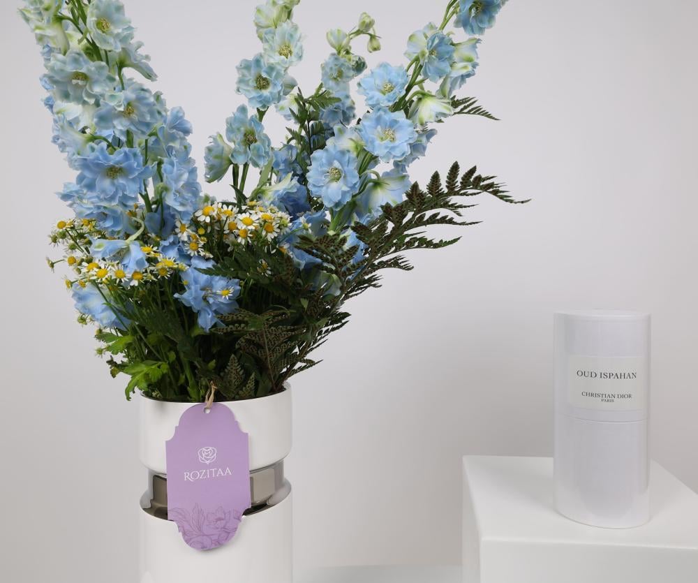 فازة الابداع مع عطر ديور عود اصفهان