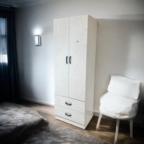 دولاب ملابس خشب ابيض AW15722-1