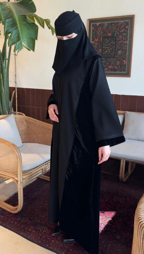 عبايه  444 طرحه + نقاب مجانااا