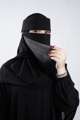 نقاب ملكي مبطن حرير أسود إسلامي (ربطة)