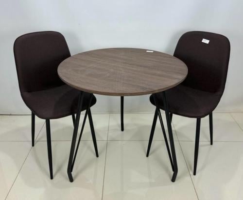 طاولة دائري مع 2 كرسي لون بني غامق مقدمة لكم من كاما