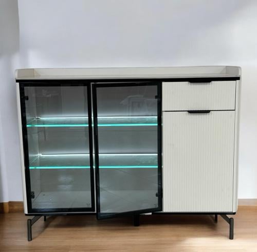 دولاب بوفيه مودرن 120 سم مع اضاءة ليدلون أبيض مدمجة بتصميم حديث من كاما