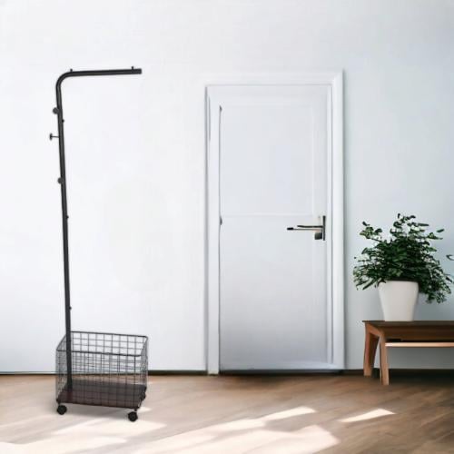 علاق ملابس مع رف أسود من كاما