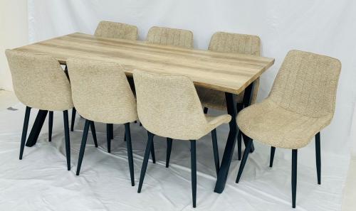 طقم طاوله طعام بخشب تصميم أنيق لون بيج 8 كرسي من كاما