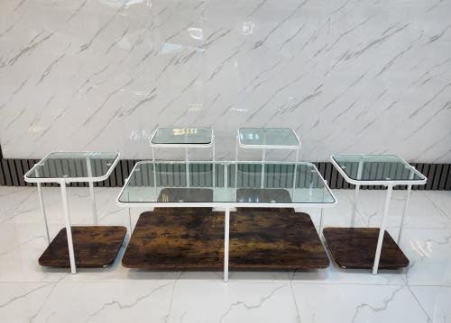 طقم طاولات مربع بسطح زجاج لون أبيض*بني غامق مقدم لكم من كاما