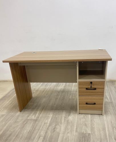 مكتب بسحاب كمبيوتر لون خشبي * بيج مقدم لك من كاما