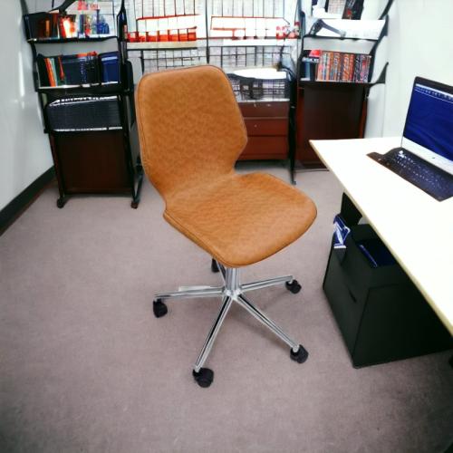 كرسي مكتب متحرك لون بني فاتح مقدم لكم من كاما