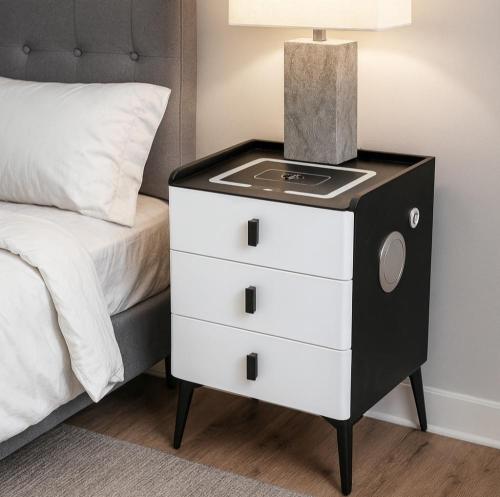 طاولة جانبية ذكية-كومودينو ذكي بشاحن لاسلكي وسماعة بلوتوث لون أبيض*أسود