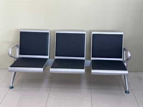 مقعد انتظار معدني جلد 3 شخص لون أسود من كاما