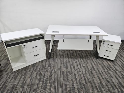 مكتب 160 سم لون أبيض من كاما