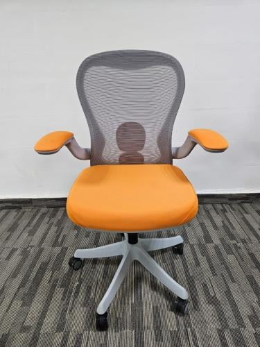 كرسي مكتبي مودرن لون رمادي*برتقالي من كاما