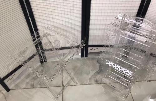 طقم طاولات أكريليك قابل للفتح مع حامل– تصميم مزخرف عصري موديل m50