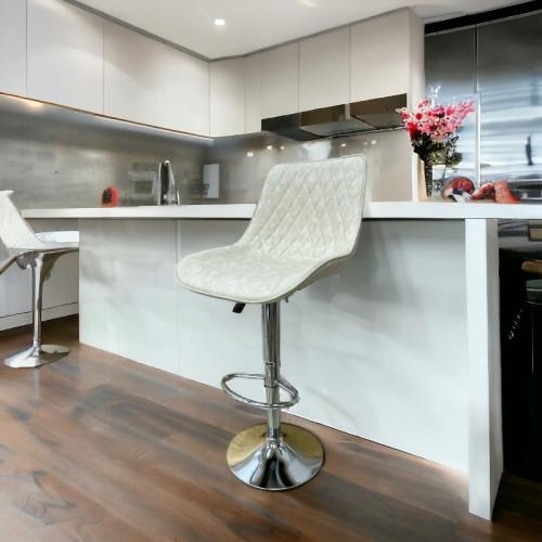 كرسي بار مطبخ جلد لون أبيض مقدم لكم من كاما