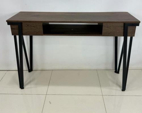 مدخل خشب لون بني مقدم لكم من كاما