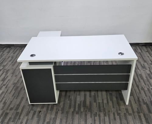 مكتب مودرن لون أبيض*رمادي مقاس 140 سم من كاما