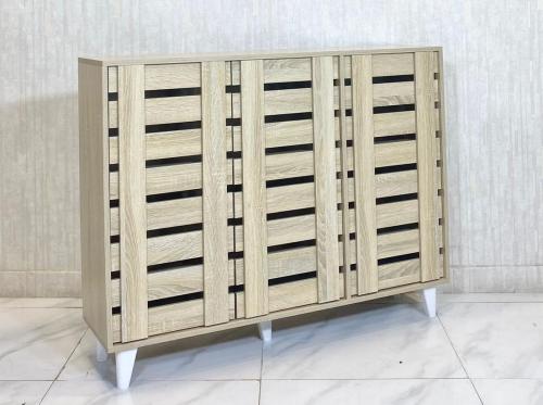 دولاب احذية3باب شكل عصري لون خشبي مقدم لكم من كاما