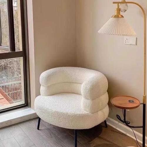 كرسي مفرد بوكلية أبيض من كاما