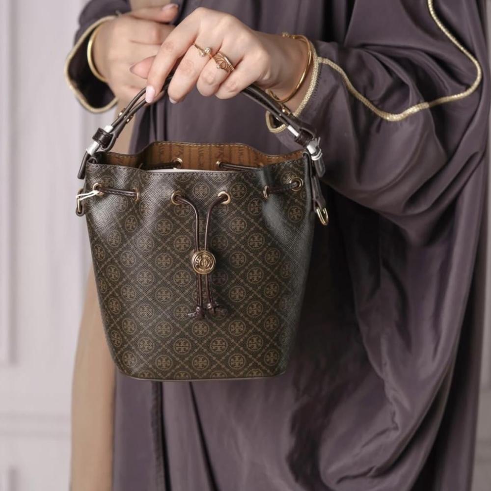 حقيبة دلو توري بورش تصميم فاخر وأنيق