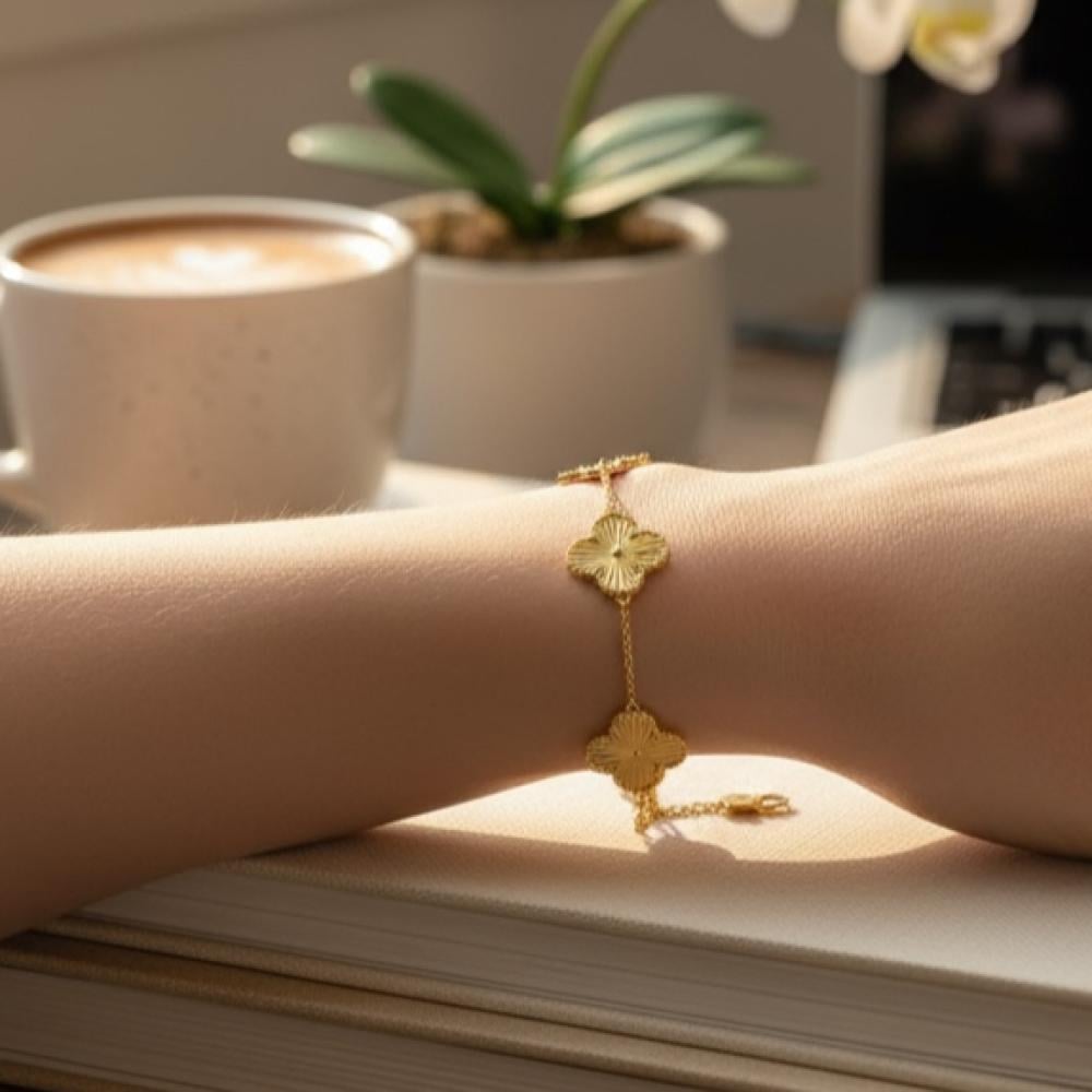 اسوارة فان كليف خمس وردات