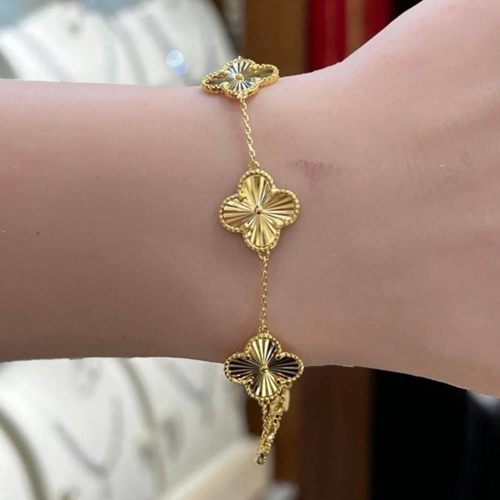 اسوارة فان كليف خمس وردات فضة عيار 925