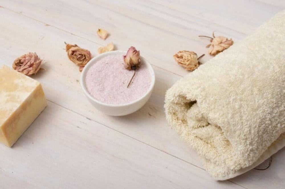 طريقة لتقشير الجسم وتبييضه