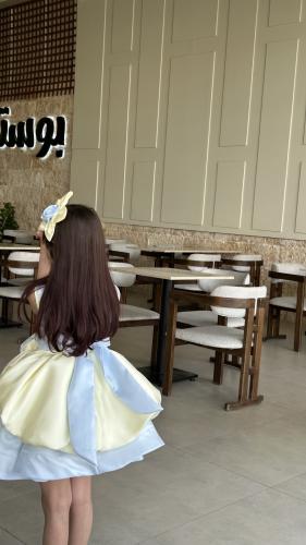فستان اصفر مدموج بالسماوي