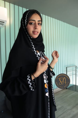 عبايات قماش ليزر كريب بتطريز يدوي فاخر والوان مميز...