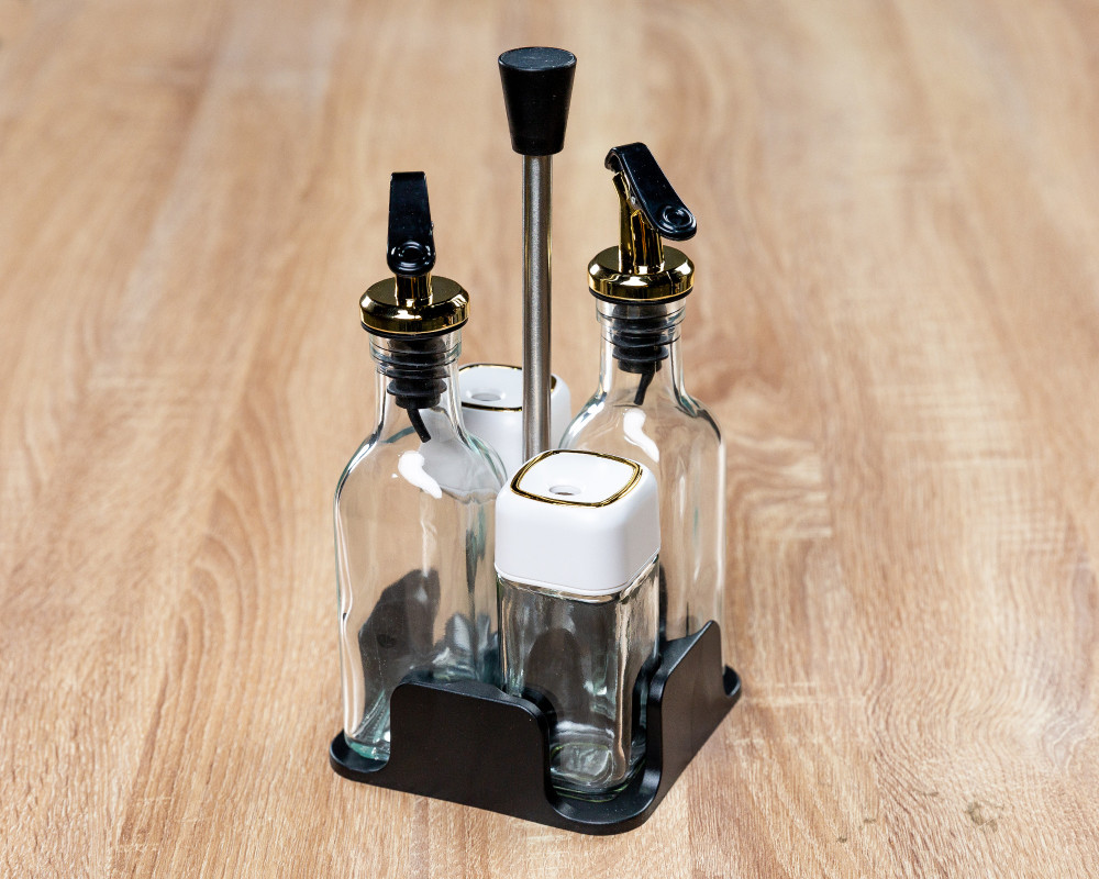 طقم ملاحات و علبة للزيوت