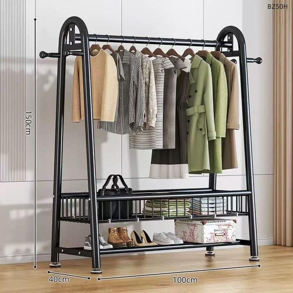 علاق ملابس اللون الأسود