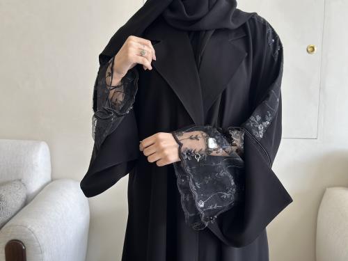 عباية بقصه كلوش وأكمام شفافه بورد منثور