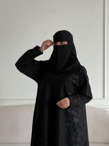 نقاب مطاط مايل الطول وسط