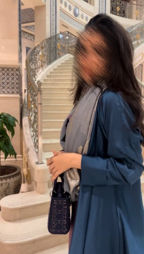 عبايه 30 حرير ازرق طرحه مطرزه