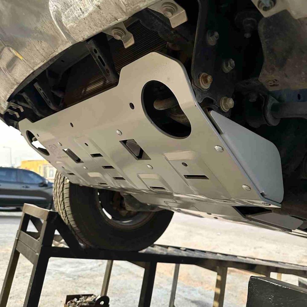 صاجة حماية تويوتا هايلوكس المنيوم م2016: 2024 Skid plate