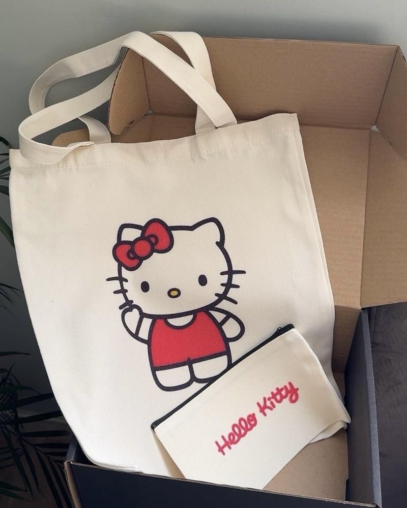 صورة حقيبة توت باق مع محفظة بتصميم هيلوكيتي بطباعة حرارية عالية الجودة