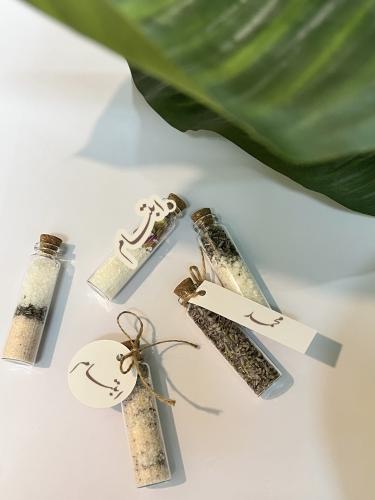 توزيعات املاح الاستحمام بالاسم