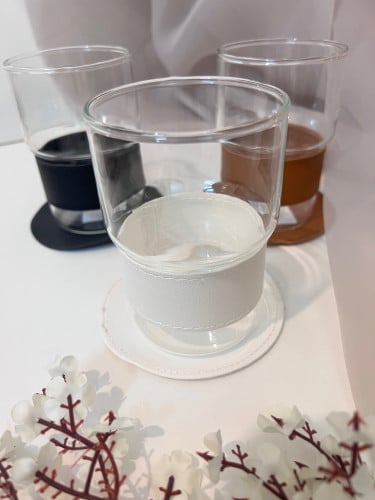 كوب  مع قاعده جلد