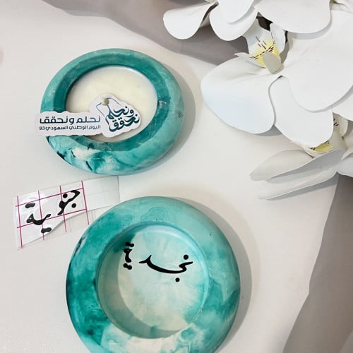 شمعة ثيم اليوم الوطني مع عبارة