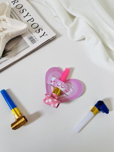 ثيم العيد مع لعبة بلونه