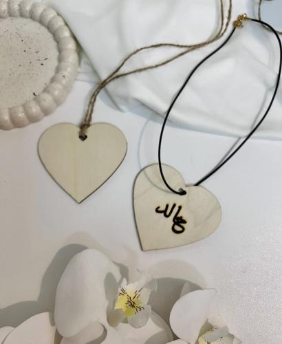 تعليقه خشب شكل قلب بالاسم