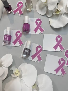 ثيم اكتوبر الوردي مع مناكير