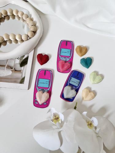 ثيم مع صابون او شمع شكل قلب