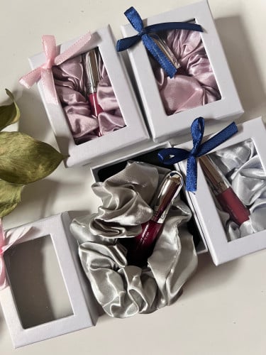 صندوق توزيعات روج مع ربطة شعر