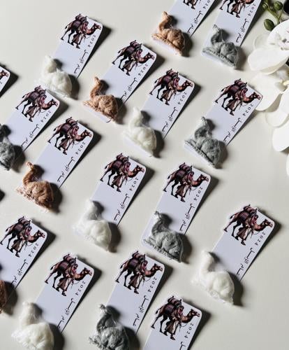 توزيعات ثيم عام الأبل مع شكل الجمل