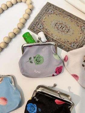 شنطه توزيعات ورد مع روج سحري ومناكير