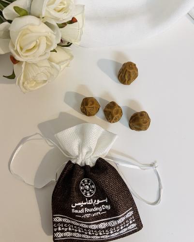 توزيعات تمر شمعي 4 حبات