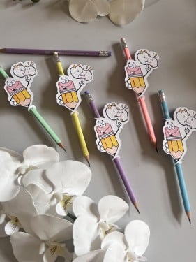 توزيعات حرف ق مع قلم رصاص