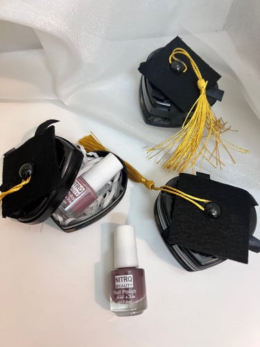 صندوق تخرج مع مناكير